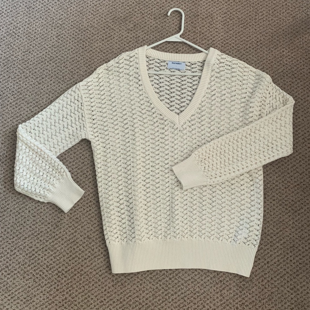 NWOT Women’s Old Navy sweater, Size large.